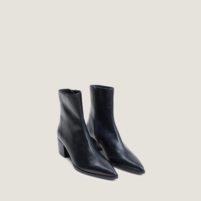 Heeled square-toe pointed ankle boots black