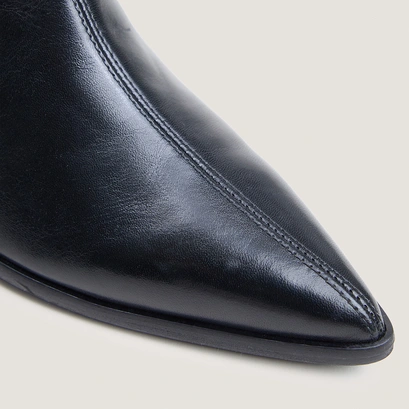 Heeled square-toe pointed ankle boots black