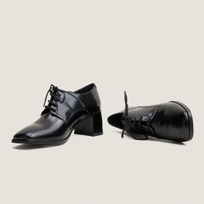 Heeled lace-up loafers black