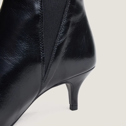 Pointed-toe stiletto-heel ankle boots in black aged leather | borgia