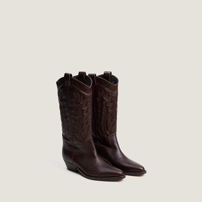 Pointed-toe boots with visible stitching brown