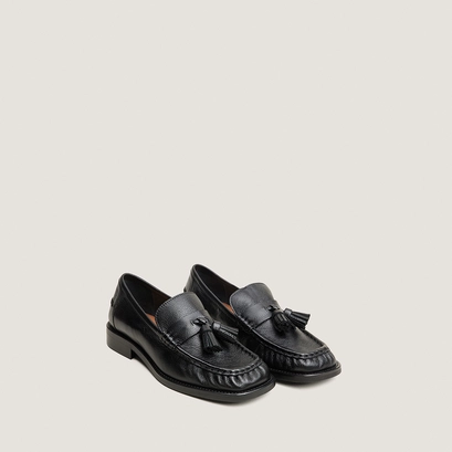 Loafers with tassels black