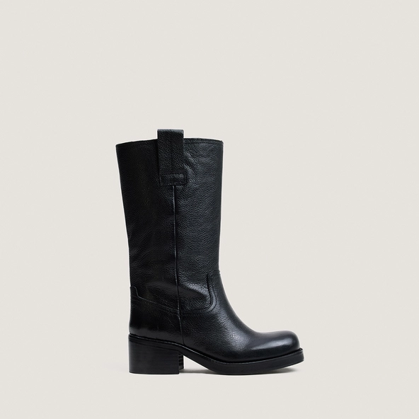 Riding boots in black grained leather|BICHETTE