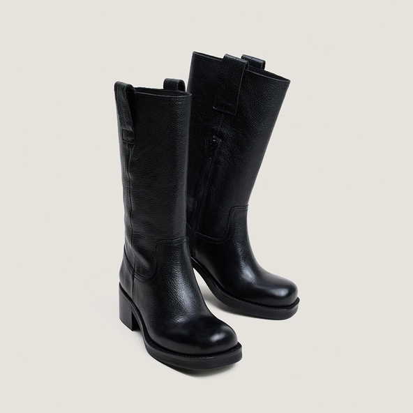 Riding boots in black grained leather | BICHETTE