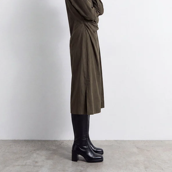 Platform boots in black aged leather | BAM