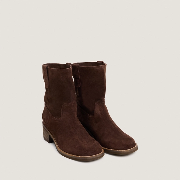 Low-Heel Round-Toe Ankle Boots in chocolate split leather | PEGASUS