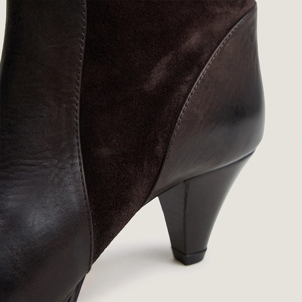 Boots with pointed heels in brown leather and brown split leather | LEONORE