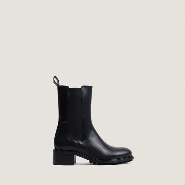Ankle boots with elastic and lug soles in black leather | LINE