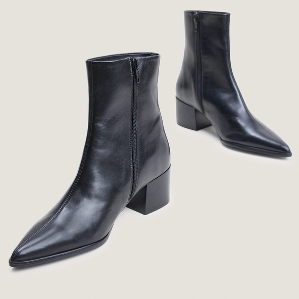 Heeled square-toe pointed ankle boots in black leather | PALE