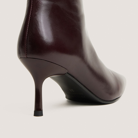 Pointed-toe ankle boots burgundy