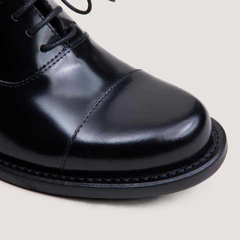 Lace-up round-toe loafers black