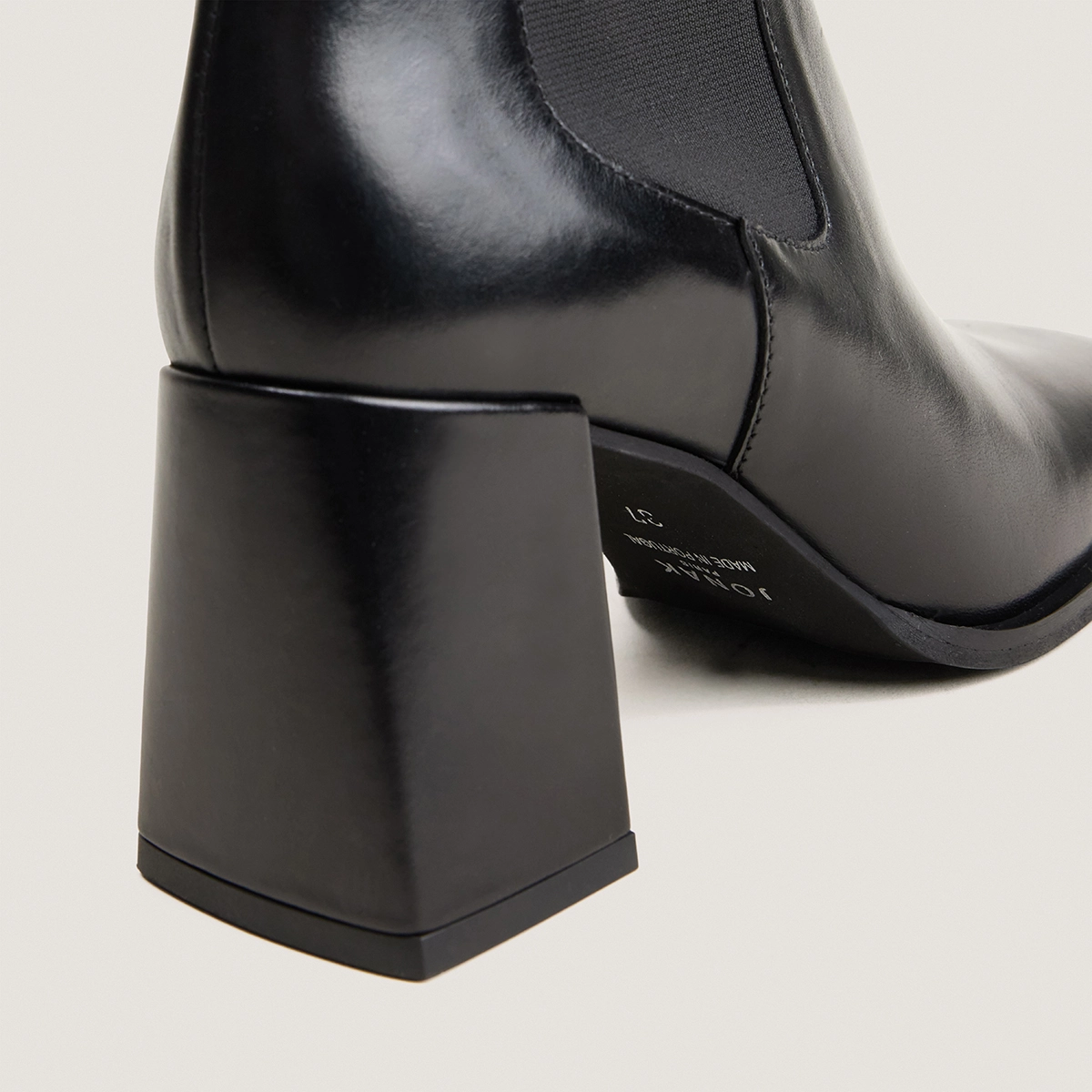 Block heel elastic ankle boots in black leather | DUDU