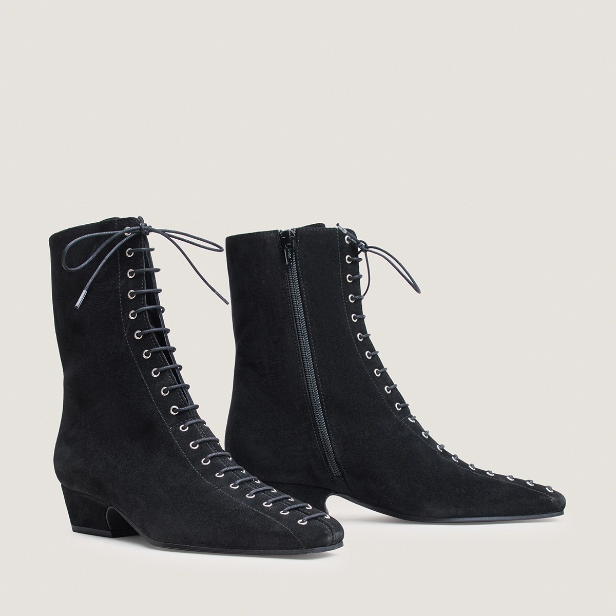 Pointed-toe lace-up ankle boots in black suede | DUOMO