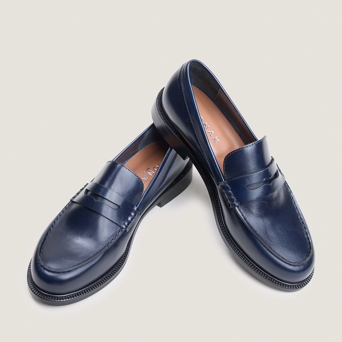 Round-toe loafers in navy leather | DRACULA