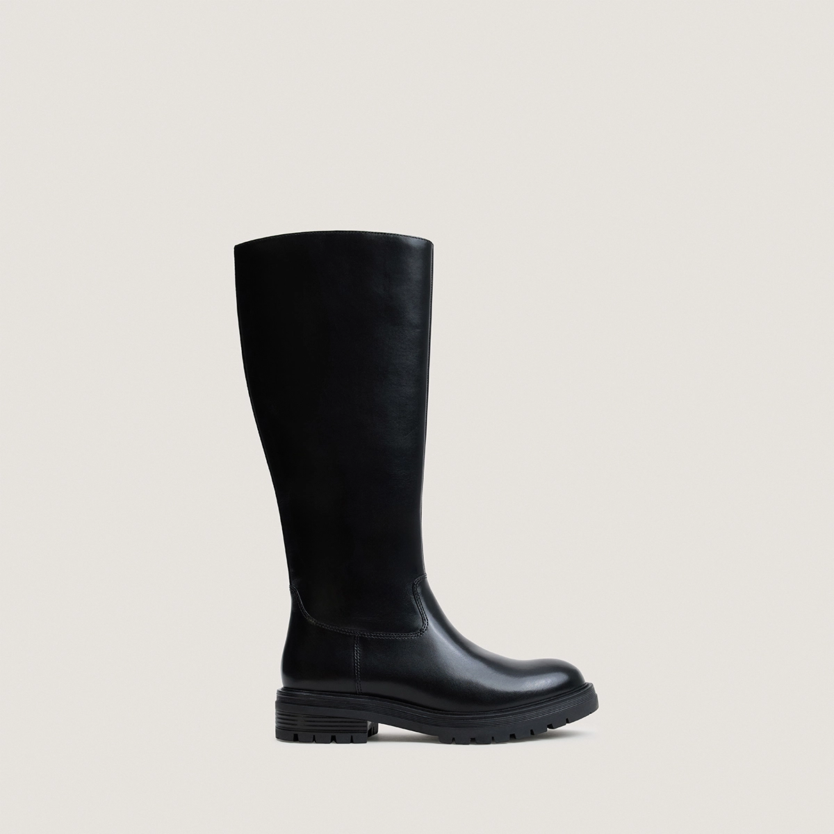 Boots with lug soles in black leather | AGILUS