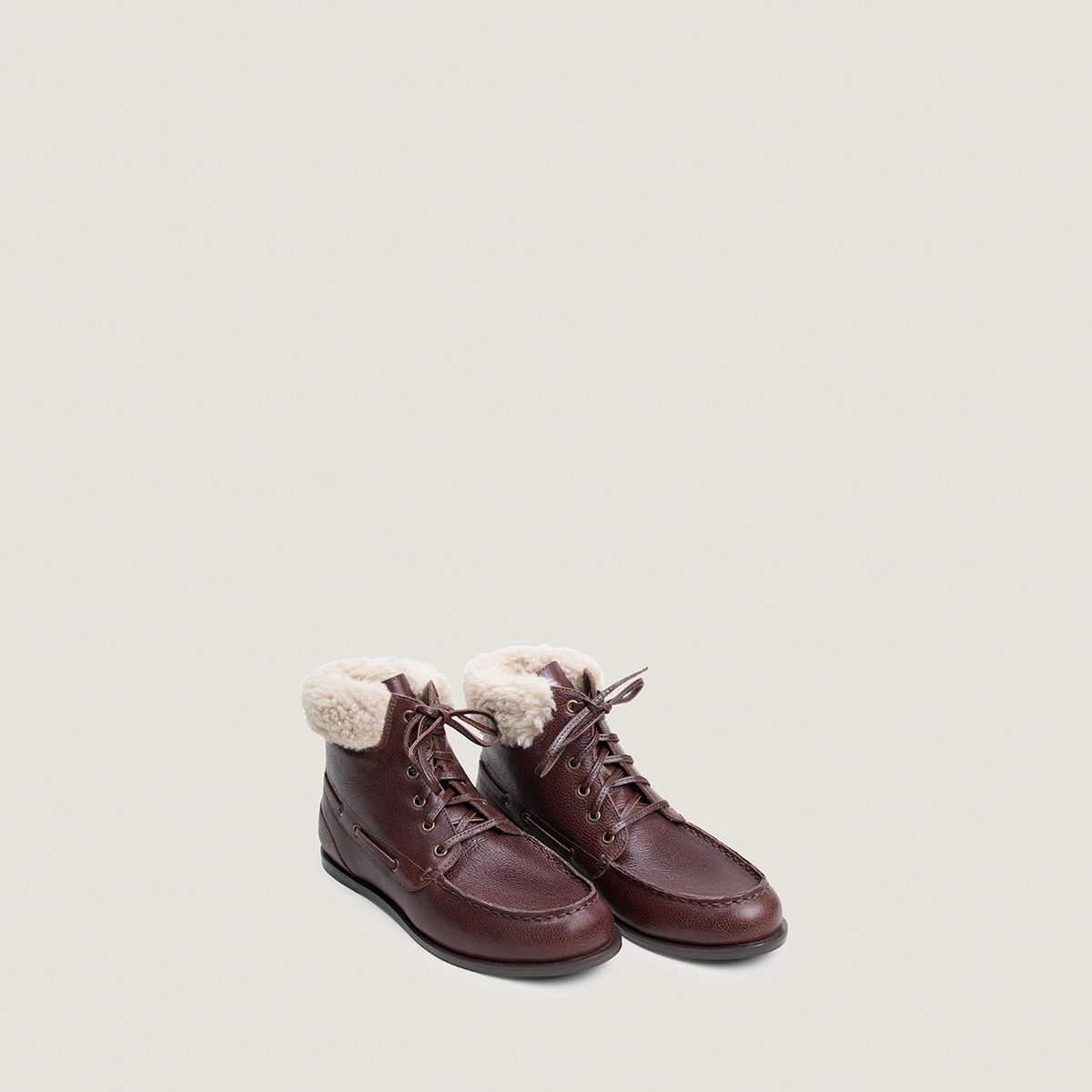 Lace-up boots in brown grained leather and beige fluffy | TEAM