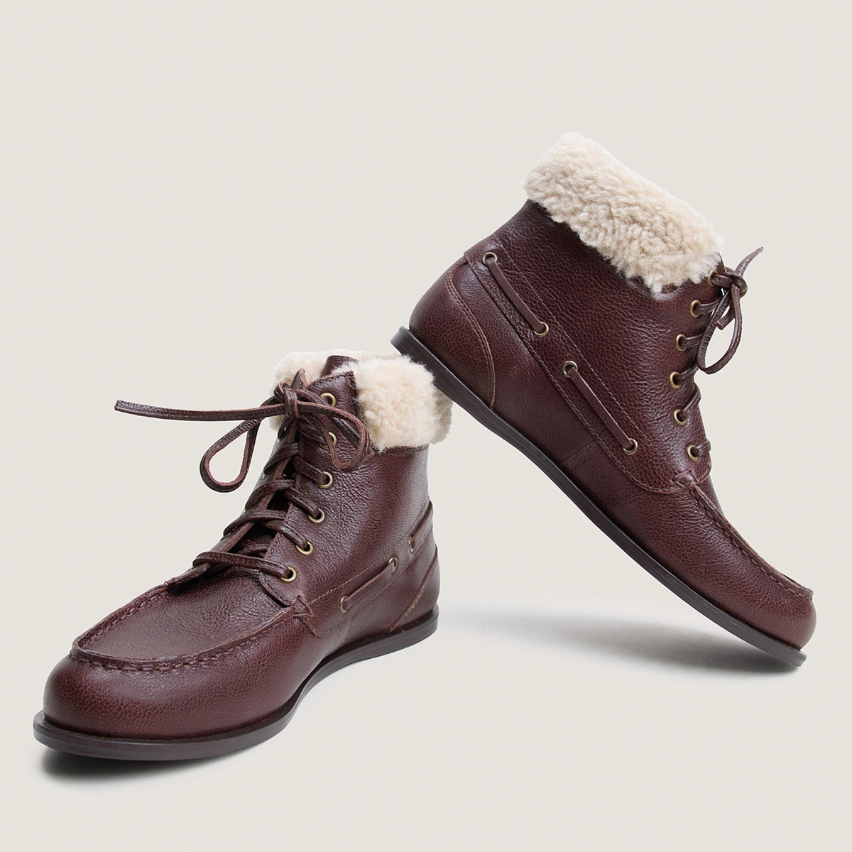 Lace-up boots in brown grained leather and beige fluffy | TEAM