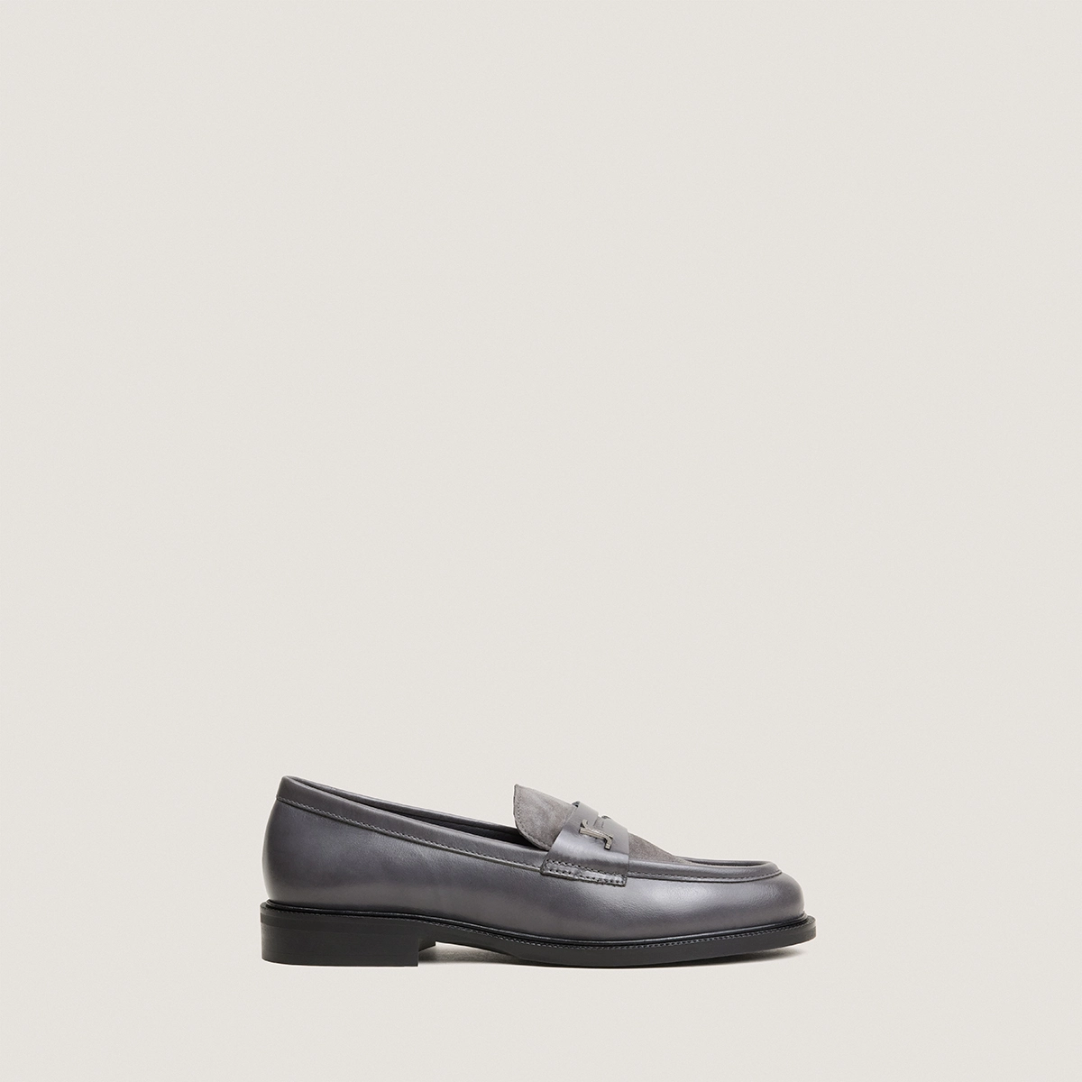 Round-toed loafers with monograms in grey leather and grey suede | DUEDI