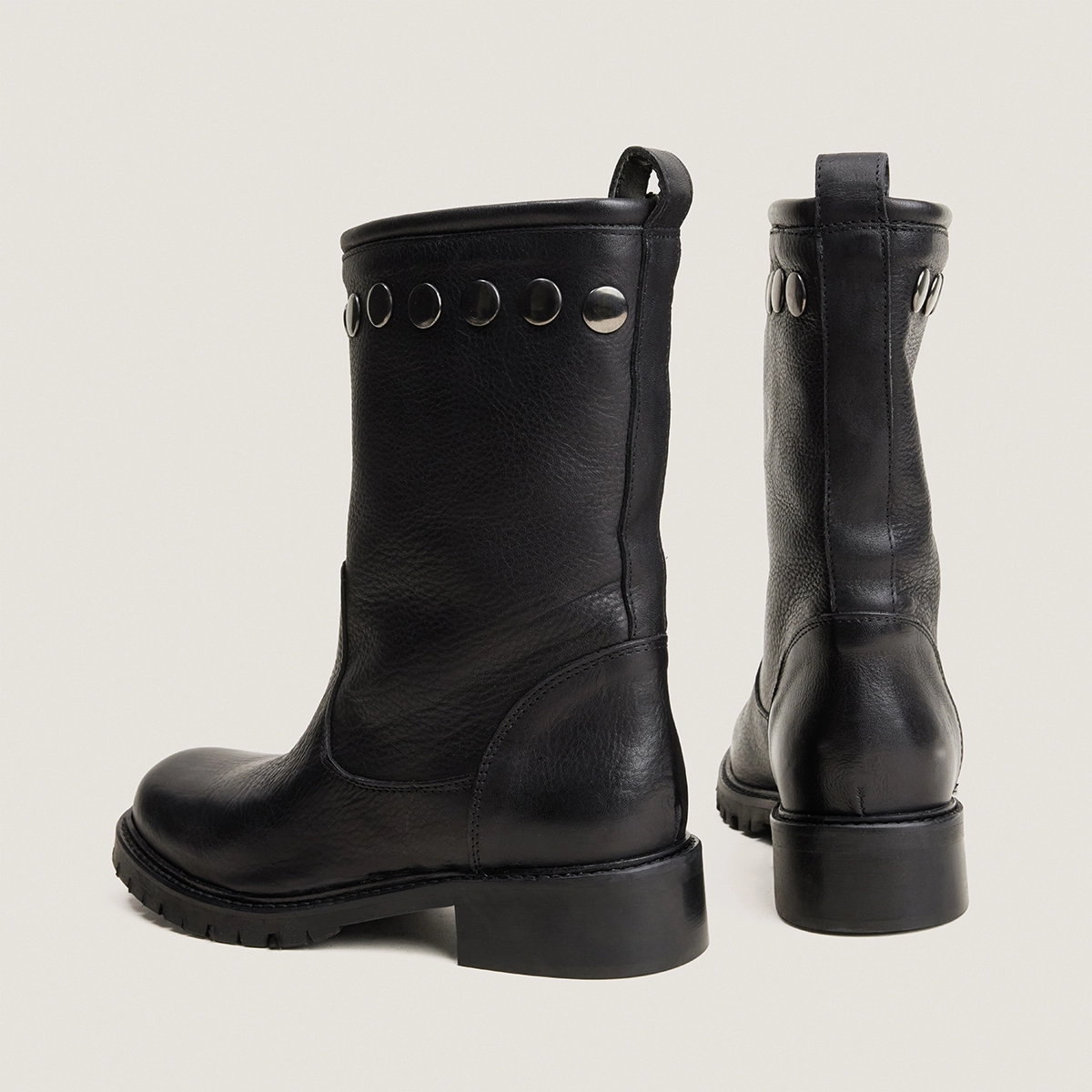 Rivets boots with lug soles in black grained leather | REGAN