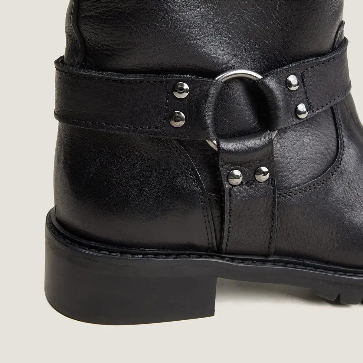 Round-toed boots in black grained leather | RIO