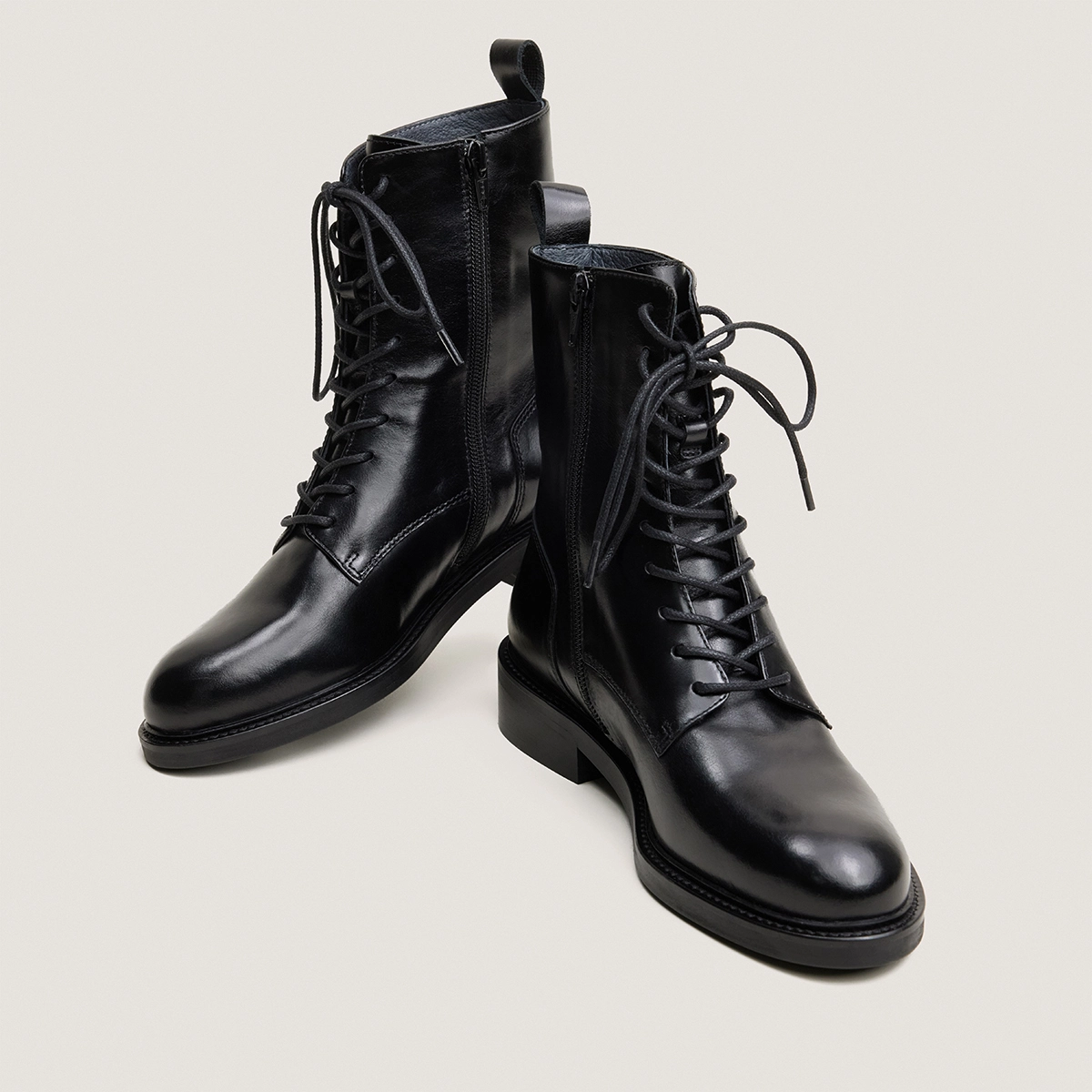 Lace-Up Boots in black leather | DESTON
