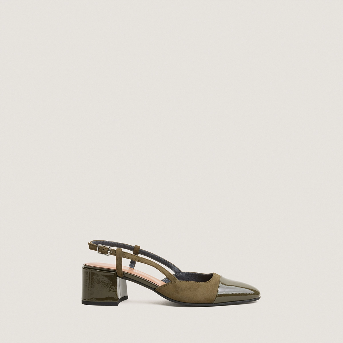 Low-heel slingbacks in khaki patent leather and khaki suede | DHAPOPY