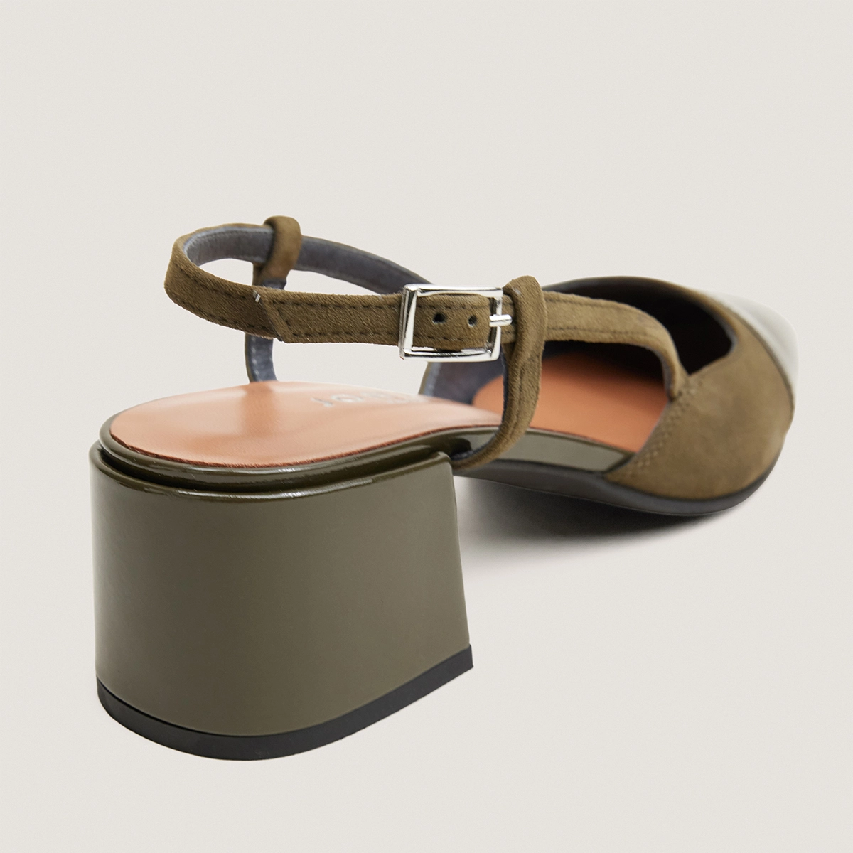 Low-heel slingbacks in khaki patent leather and khaki suede | DHAPOPY