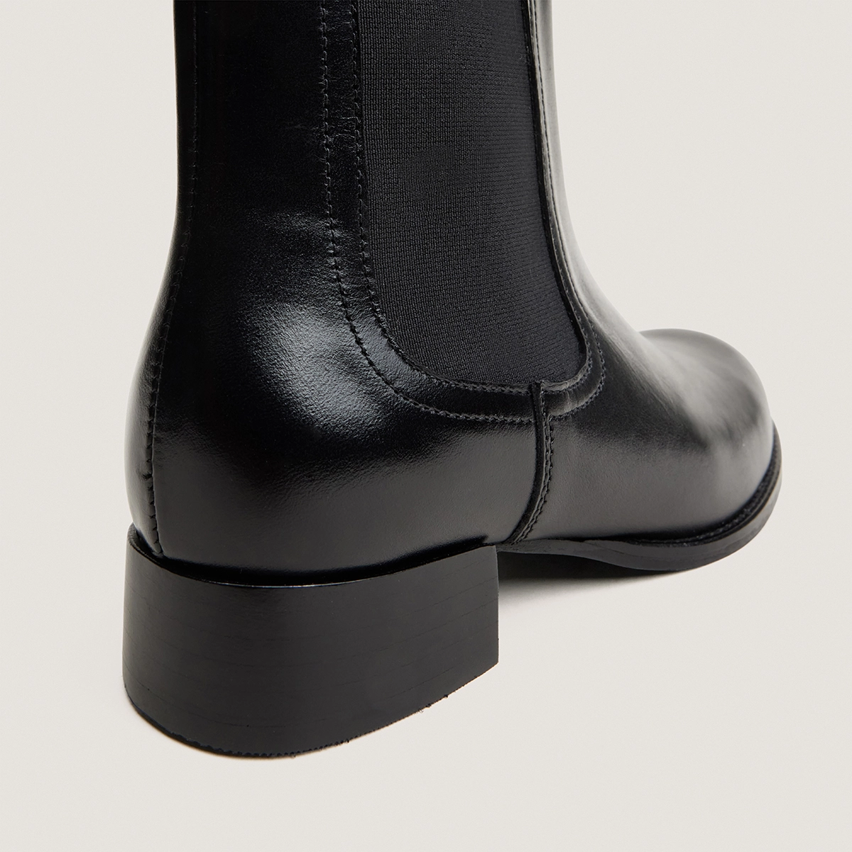 Elastic-sided boots in black leather | ASTRELLE