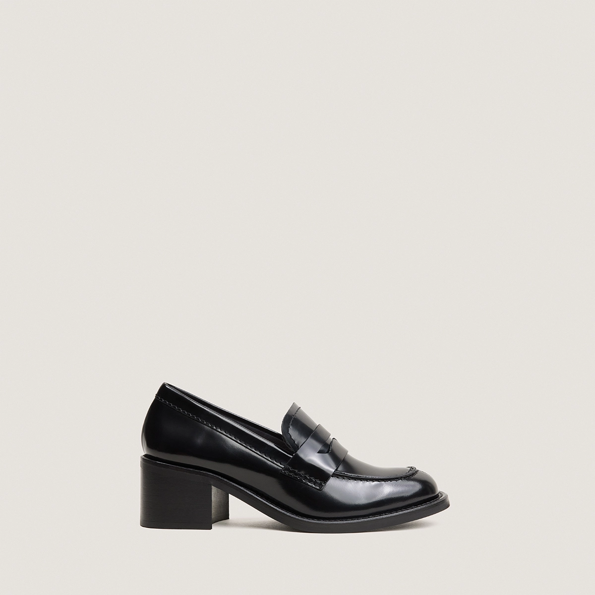 Heeled loafers in black glazed leather | DOLLEGE