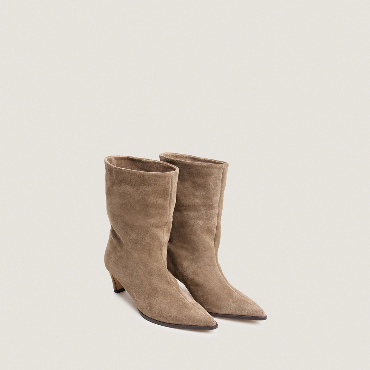 Heeled ankle boots with pointed toes in taupe suede | PY