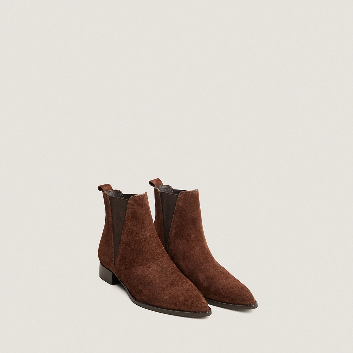 Chelsea boots with heels and pointed toes in brown suede | ANOKA