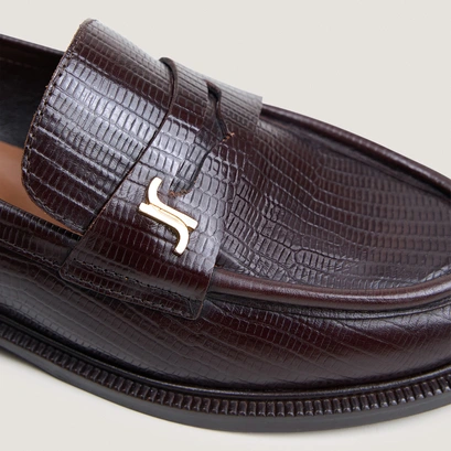Round-toed loafers with monograms dark brown