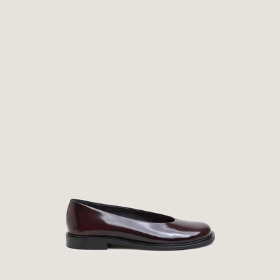 Ballet flats with low heels and round toes burgundy