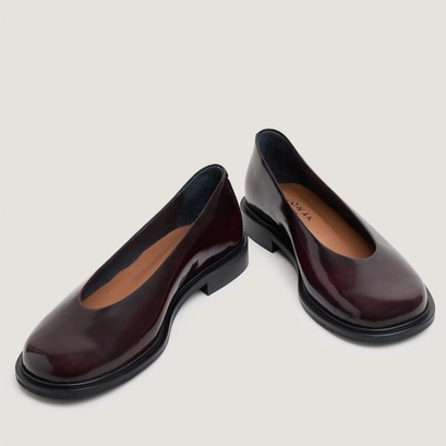 Ballet flats with low heels and round toes burgundy