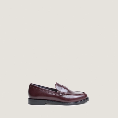 Round-toe loafers burgundy