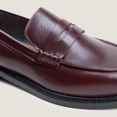 Round-toe loafers burgundy