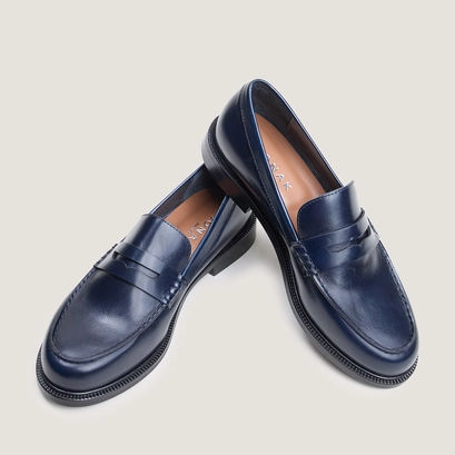 Round-toe loafers navy