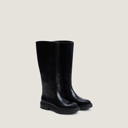 Boots with lug soles black