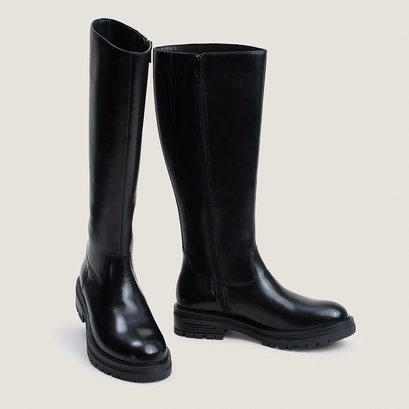 Boots with lug soles black