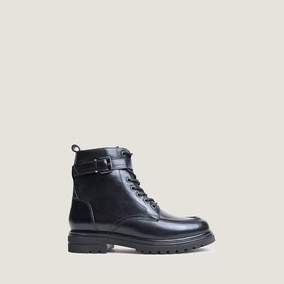 Low boots with buckles and laces black