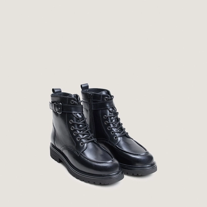 Low boots with buckles and laces black