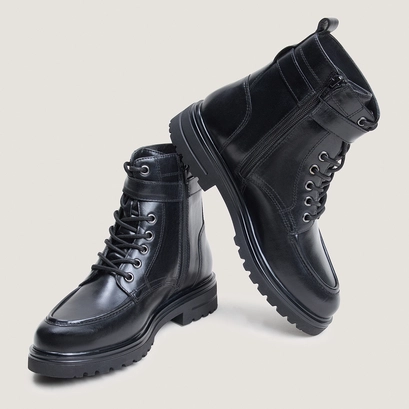 Low boots with buckles and laces black
