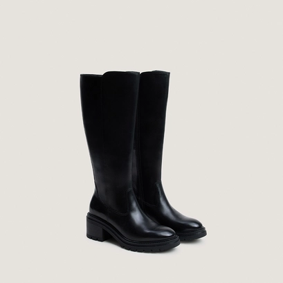 Heeled boots with lug soles in black leather | attitude