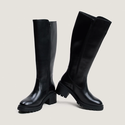 Heeled boots with lug soles in black leather | attitude