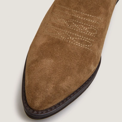 Ankle boots with low heels tobacco