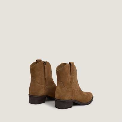 Ankle boots with low heels tobacco