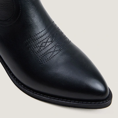 Ankle boots with low heels black