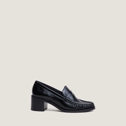 Heeled round-toe loafers black
