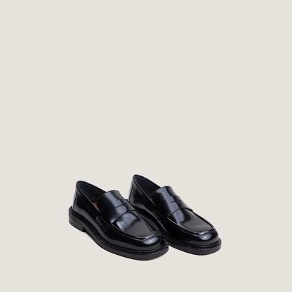 Square-toe loafers black