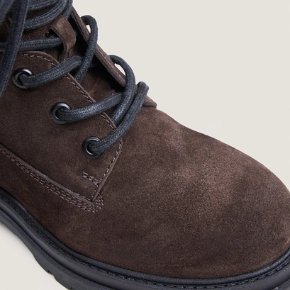 Lace-up lug-sole low boots black